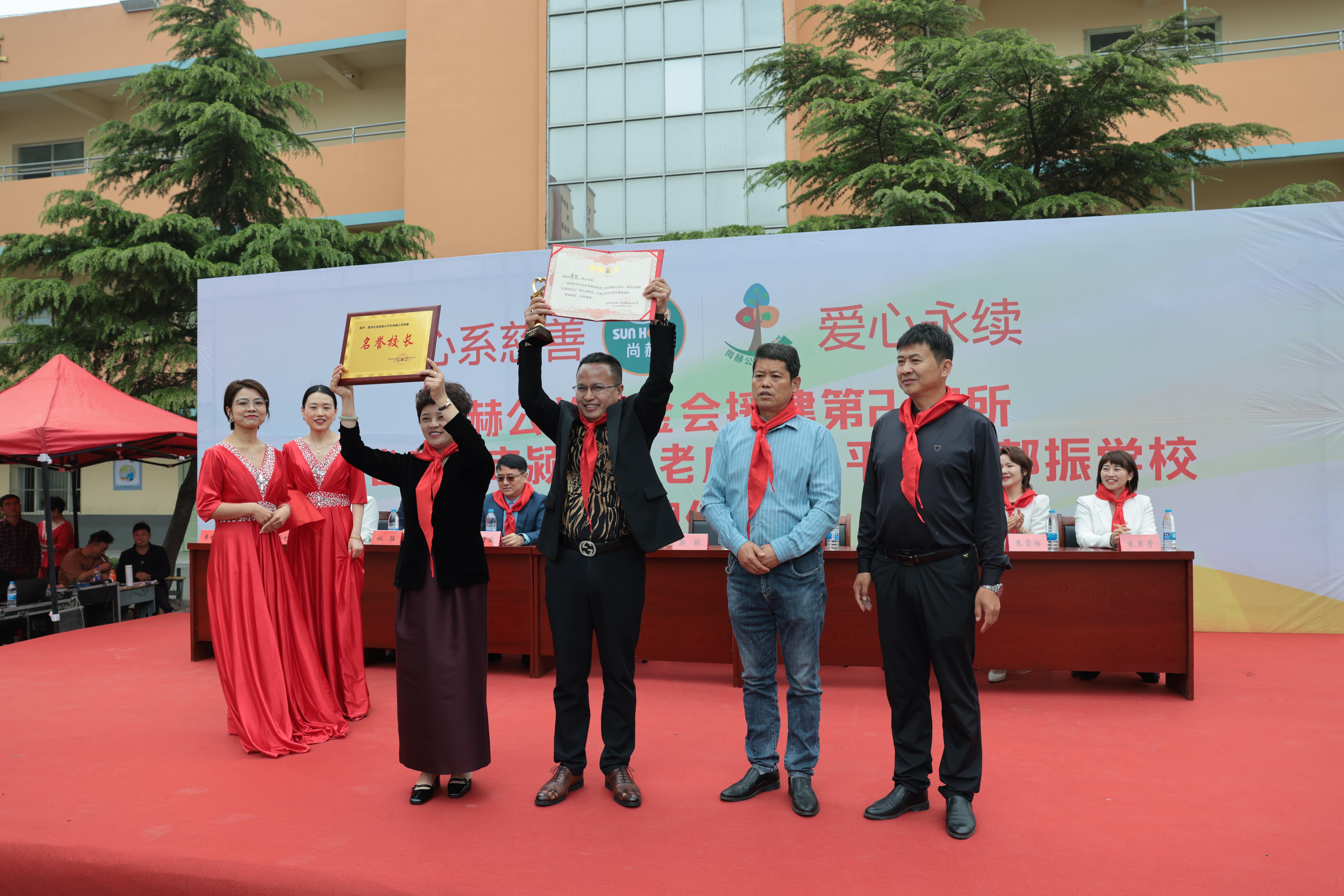 在爱意的“双向奔赴”中丨第249所米兰体育-米兰(中国)官网
公益学校揭牌