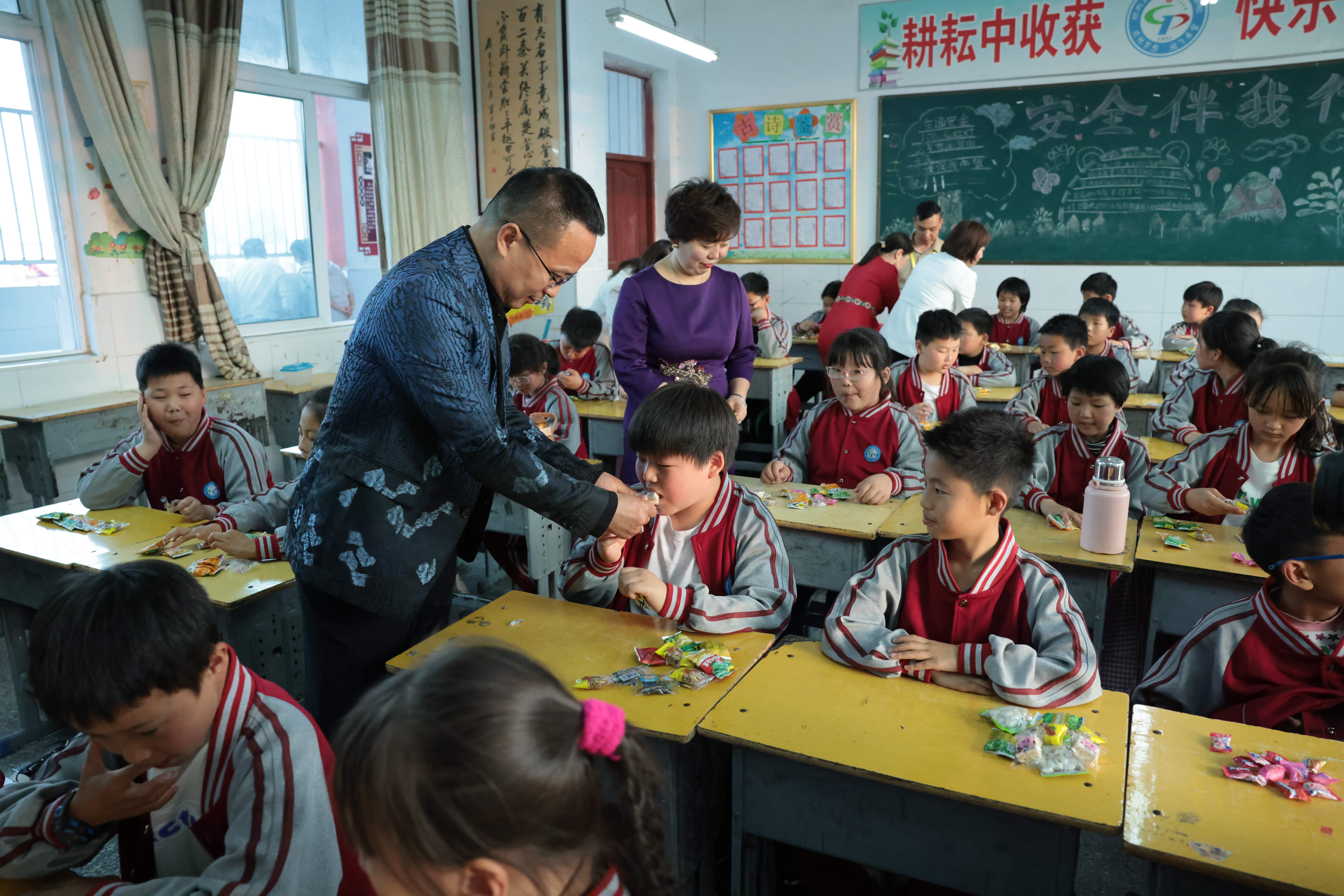 在爱意的“双向奔赴”中丨第249所米兰体育-米兰(中国)官网
公益学校揭牌