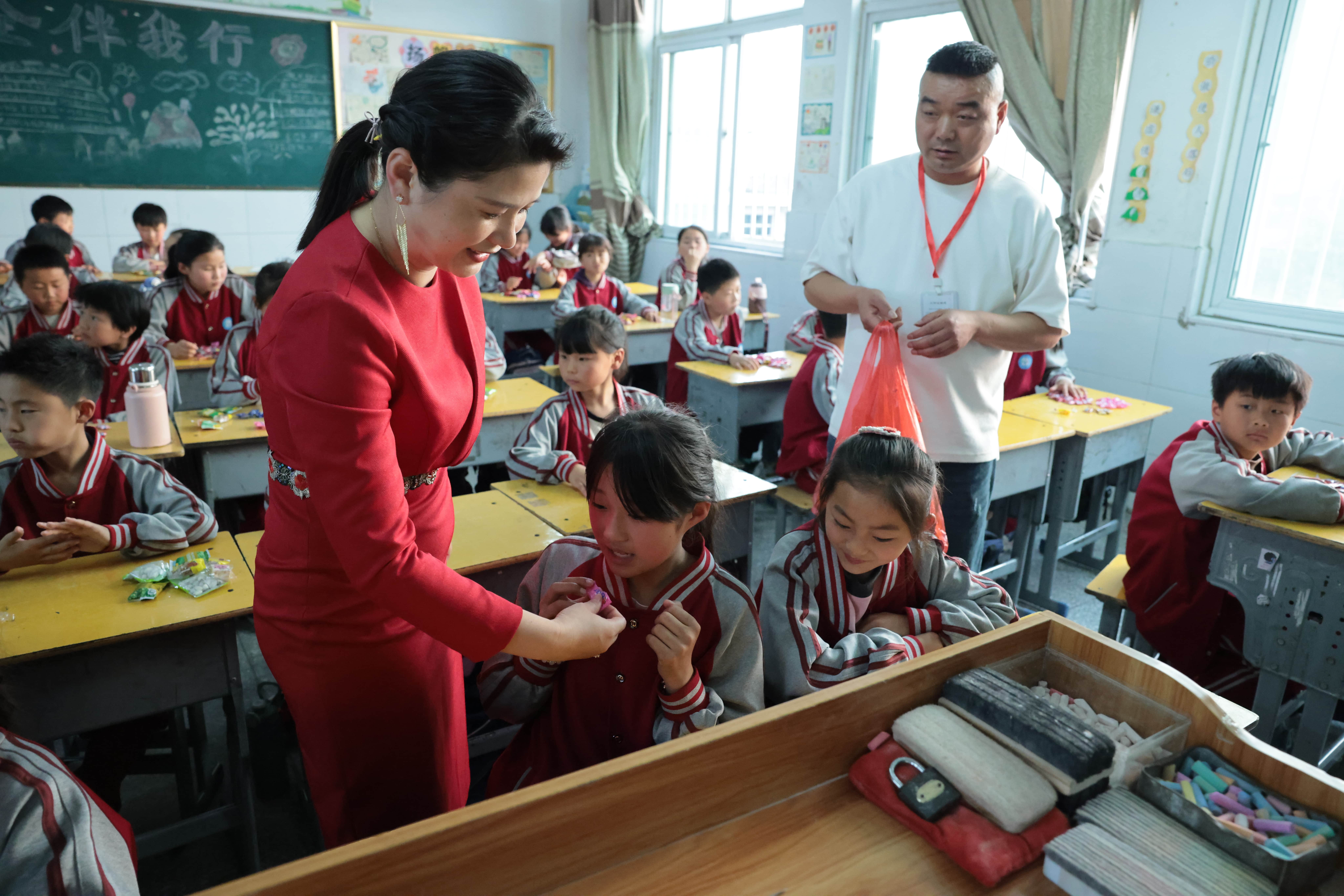 在爱意的“双向奔赴”中丨第249所米兰体育-米兰(中国)官网
公益学校揭牌